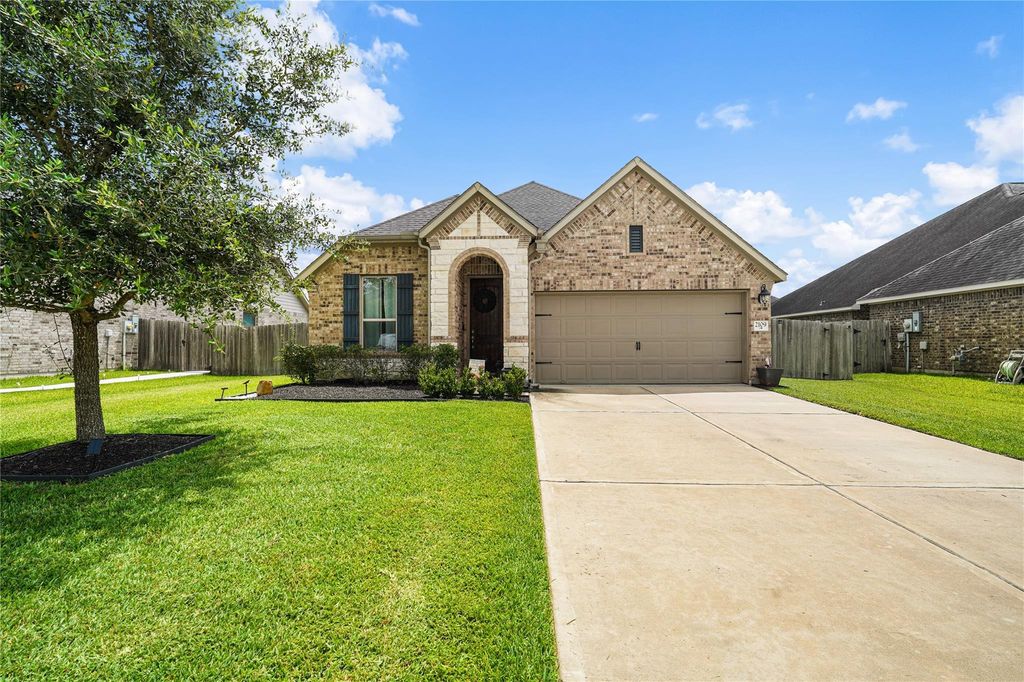 2109 Hickory Valley Court, Pearland, TX 77581