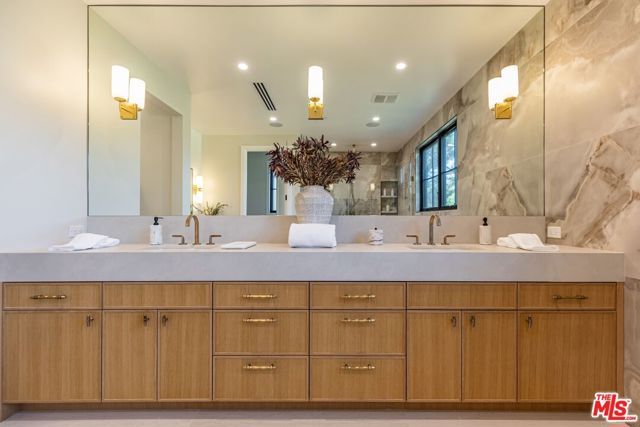 744 Iliff Street, Los Angeles, CA 90272