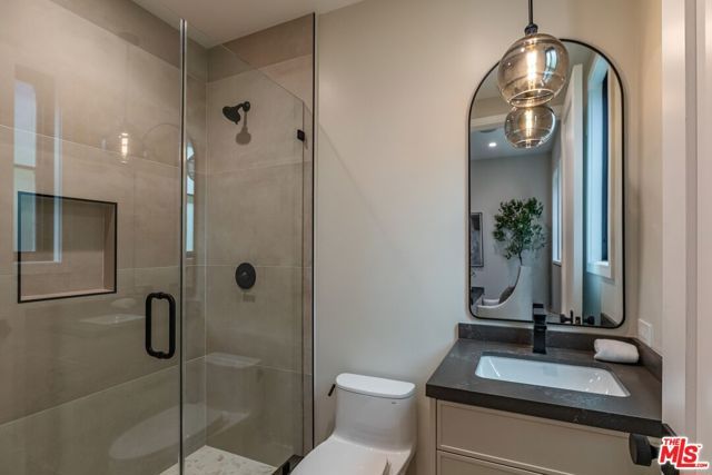 744 Iliff Street, Los Angeles, CA 90272