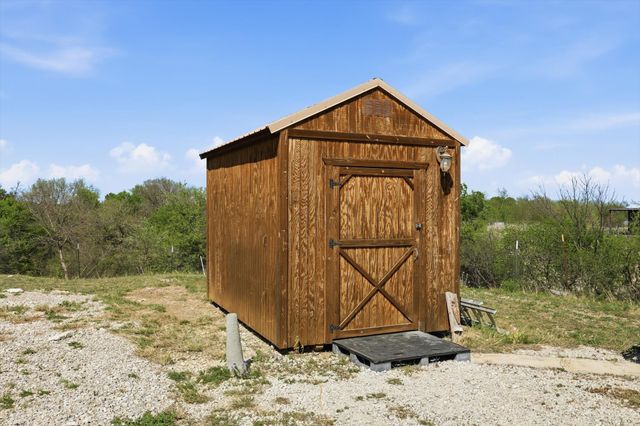 395 Lone Trail, Rhome, TX 76078
