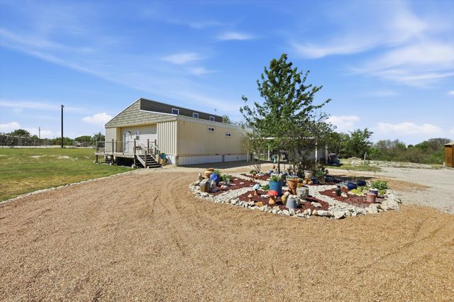 395 Lone Trail, Rhome, TX 76078