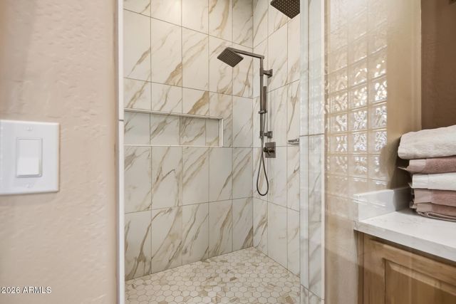 42144 N MOUNTAIN COVE Drive, Phoenix, AZ 85086