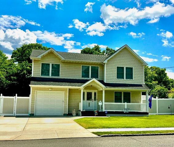 285 Daniel Street, Lindenhurst, NY 11757