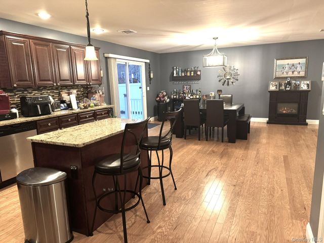285 Daniel Street, Lindenhurst, NY 11757