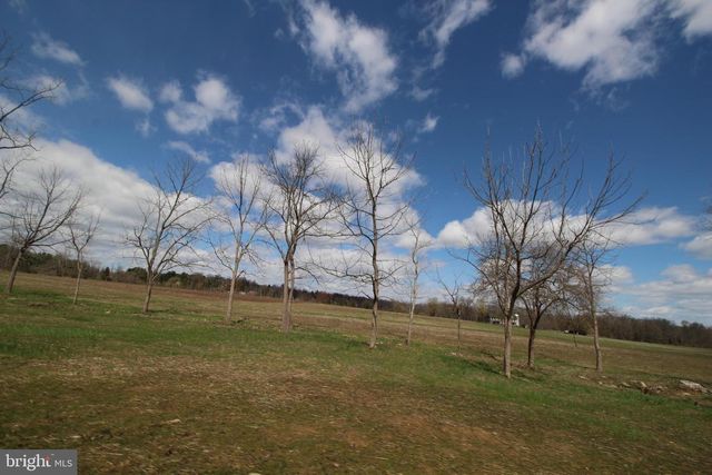 12 LYNNBROOK DR, Lambertville, NJ 08530