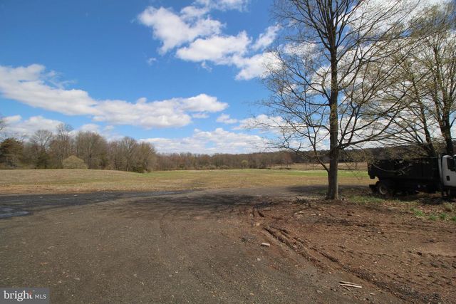 12 LYNNBROOK DR, Lambertville, NJ 08530