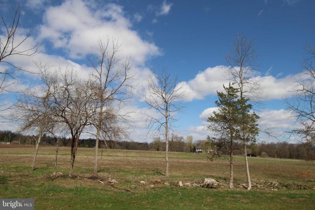 12 LYNNBROOK DR, Lambertville, NJ 08530