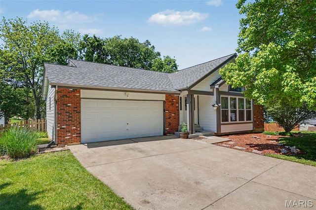 13 Running Waters Court, St Charles, MO 63304