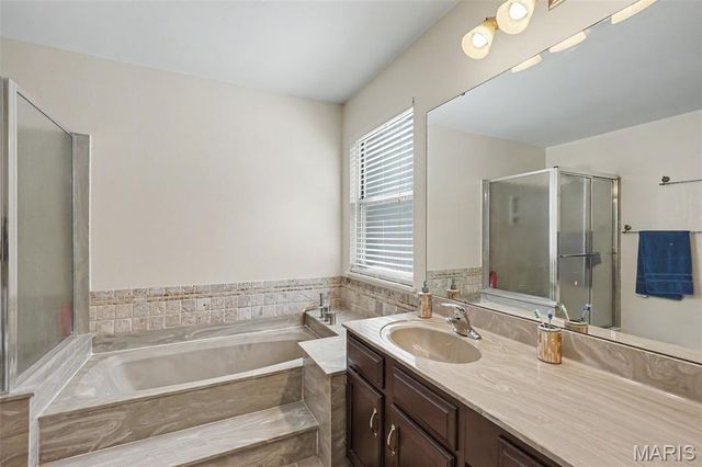 13 Running Waters Court, St Charles, MO 63304