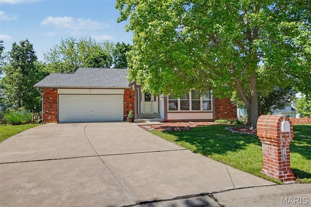 13 Running Waters Court, St Charles, MO 63304