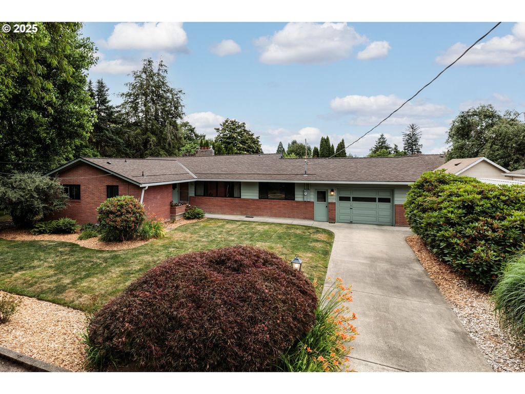 165 HALSEY St, St Helens, OR 97051
