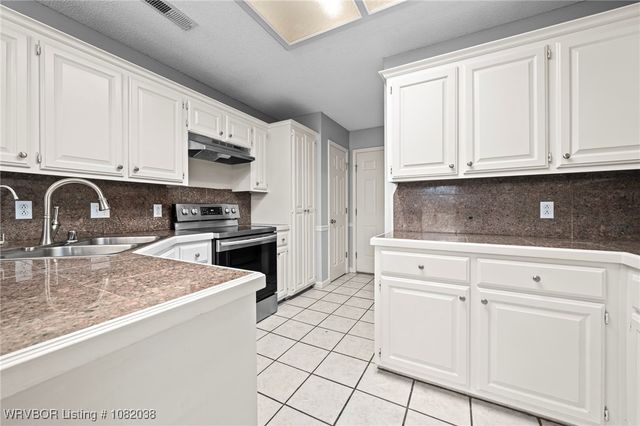 1620 Hunter Hill Drive, Van Buren, AR 72956