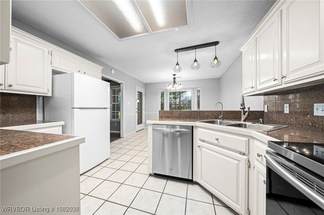1620 Hunter Hill Drive, Van Buren, AR 72956
