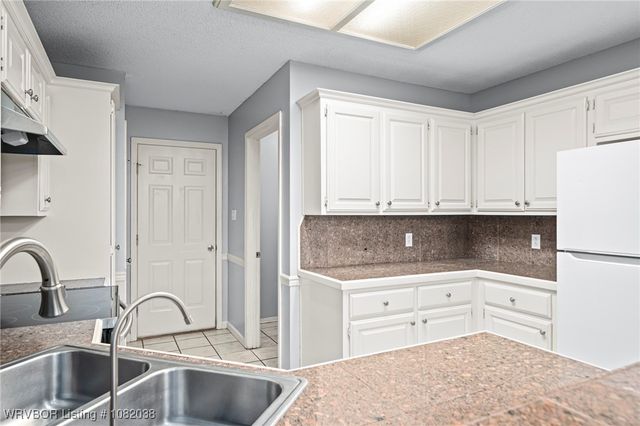 1620 Hunter Hill Drive, Van Buren, AR 72956