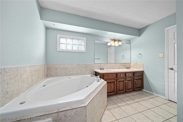 1620 Hunter Hill Drive, Van Buren, AR 72956
