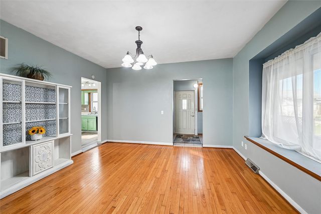 304 South Street, Urbana, IA 52345