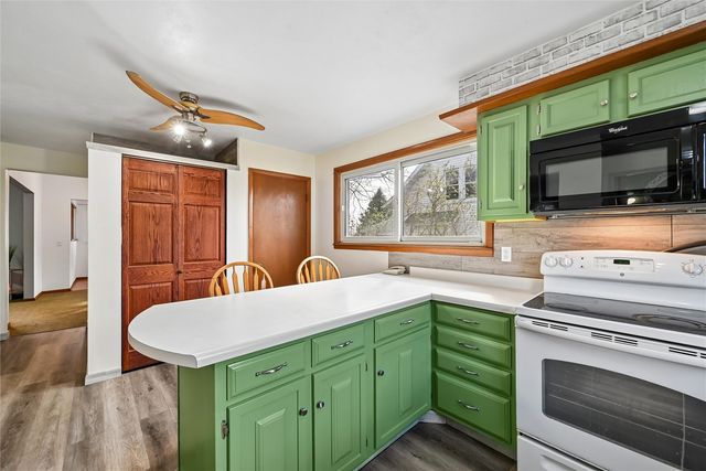 304 South Street, Urbana, IA 52345