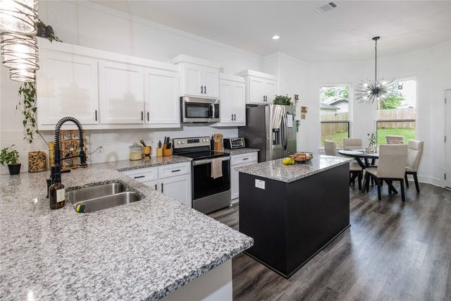 3231 Fairview Avenue, Dallas, TX 75223