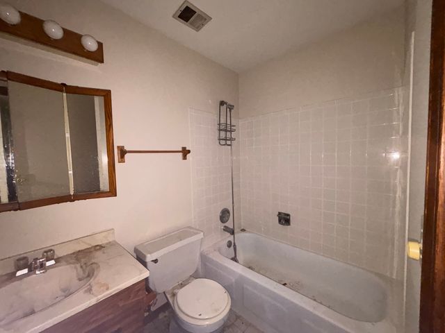 1353 Cove Drive 207B, Prospect Heights, IL 60070