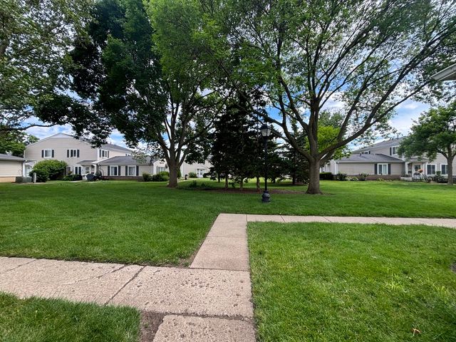 1353 Cove Drive 207B, Prospect Heights, IL 60070