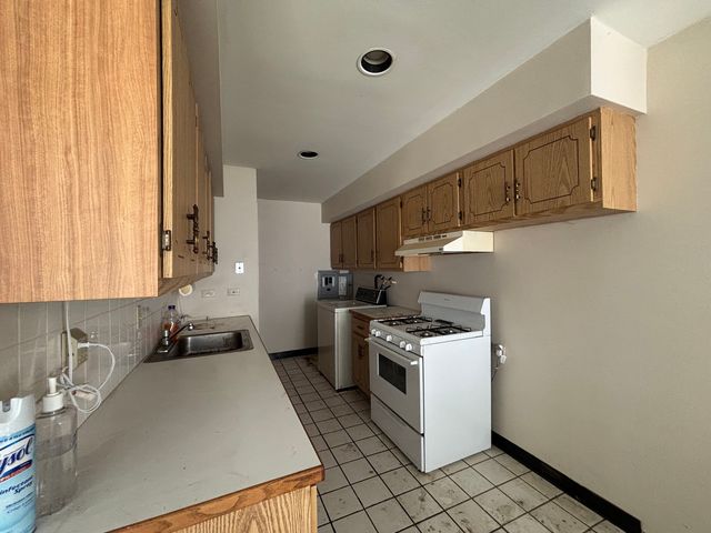 1353 Cove Drive 207B, Prospect Heights, IL 60070