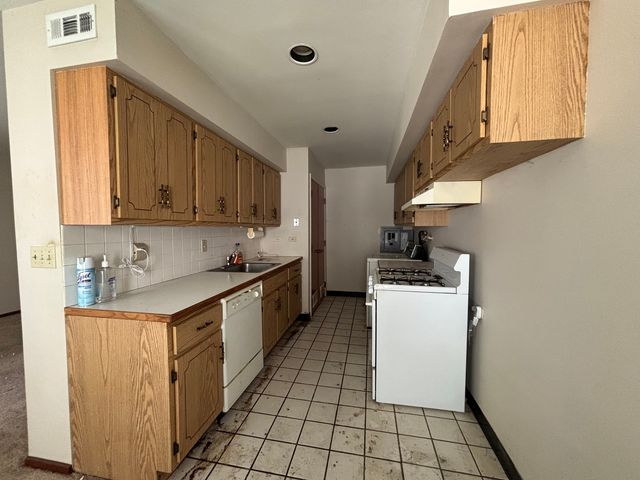 1353 Cove Drive 207B, Prospect Heights, IL 60070