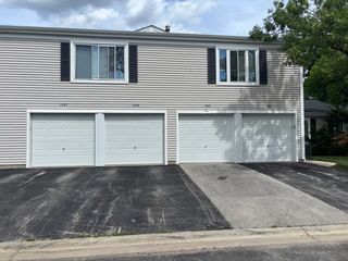 1353 Cove Drive 207B, Prospect Heights, IL 60070