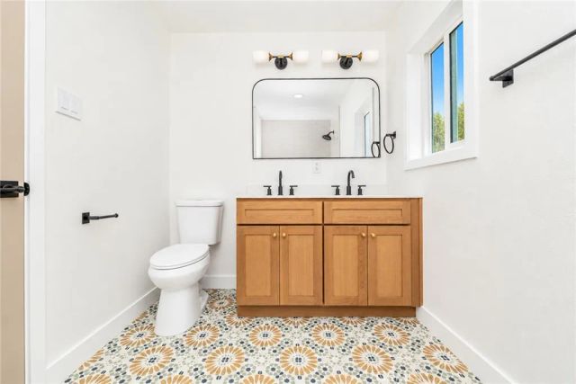 325 N Sunset Street, La Habra, CA 90631