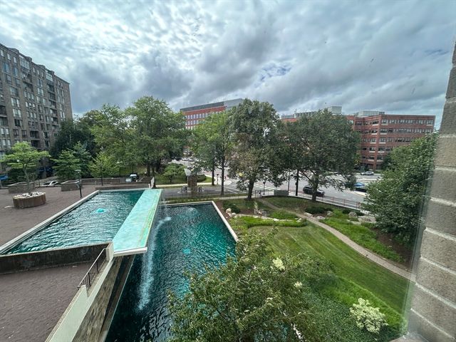 33 Pond Ave 422, Brookline, MA 02445