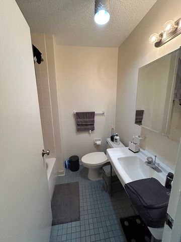 33 Pond Ave 422, Brookline, MA 02445