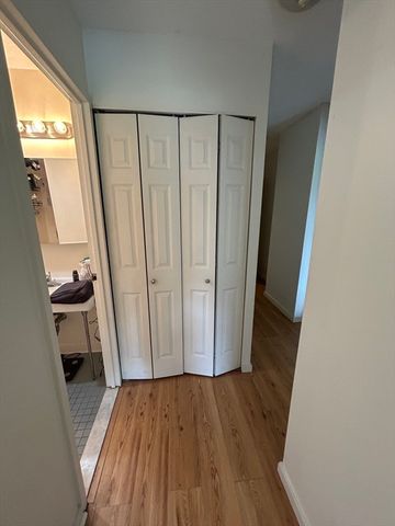 33 Pond Ave 422, Brookline, MA 02445