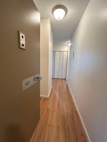 33 Pond Ave 422, Brookline, MA 02445