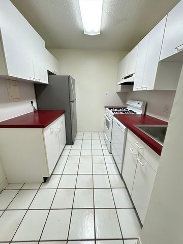 33 Pond Ave 422, Brookline, MA 02445