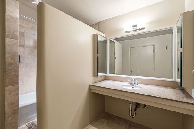 414 Camino Delora 2, Santa Fe, NM 87505