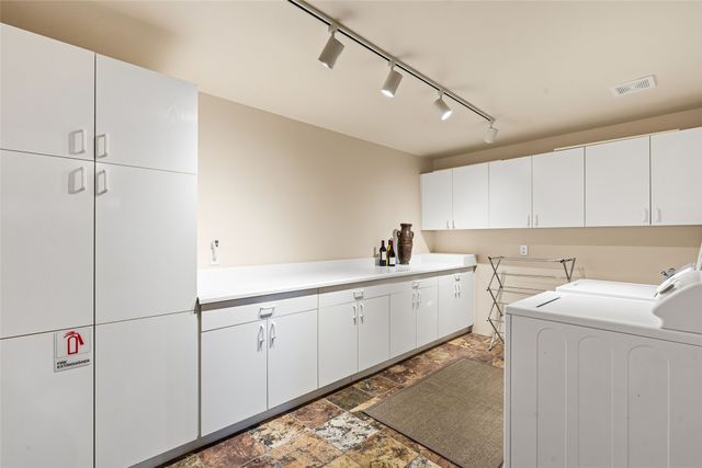 414 Camino Delora 2, Santa Fe, NM 87505