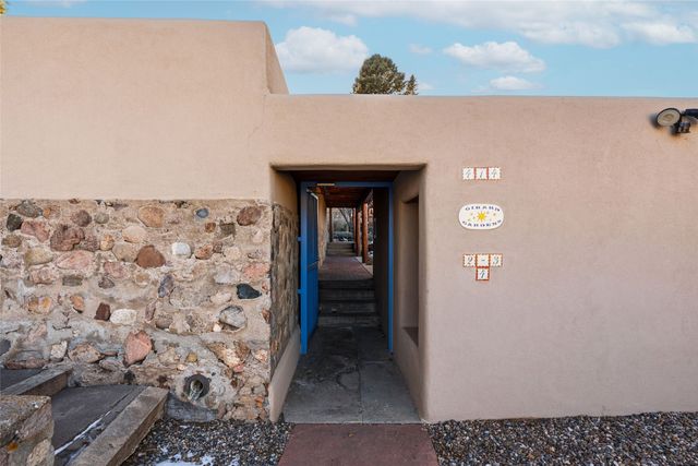 414 Camino Delora 2, Santa Fe, NM 87505