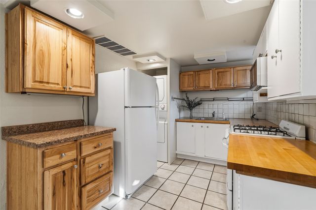 414 Camino Delora 2, Santa Fe, NM 87505