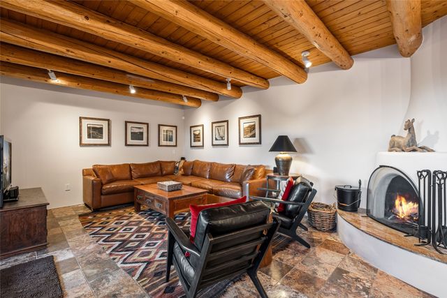 414 Camino Delora 2, Santa Fe, NM 87505