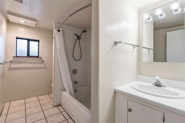 414 Camino Delora 2, Santa Fe, NM 87505