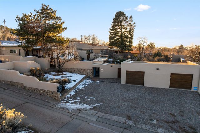 414 Camino Delora 2, Santa Fe, NM 87505