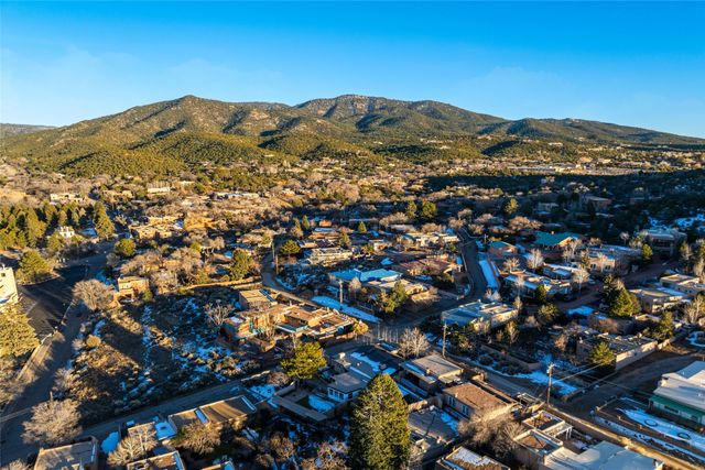 414 Camino Delora 2, Santa Fe, NM 87505