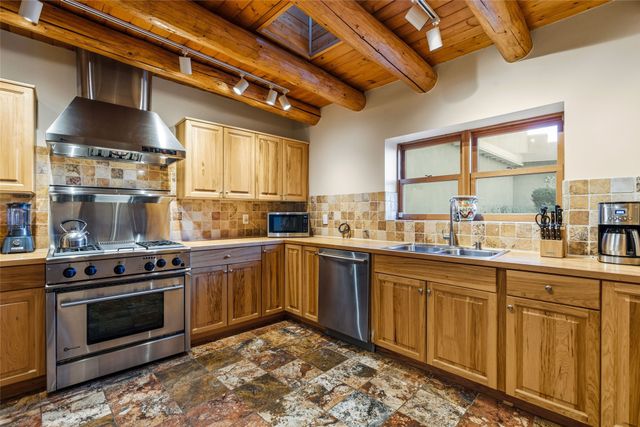 414 Camino Delora 2, Santa Fe, NM 87505