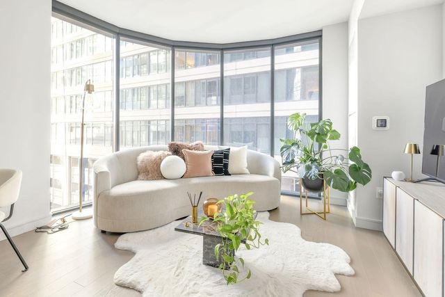 55 Lagrange St 601, Boston, MA 02116