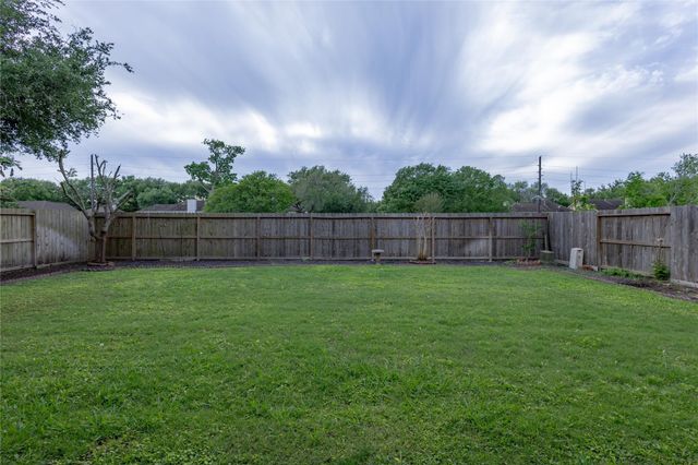 222 Trillium Drive, Sugar Land, TX 77479