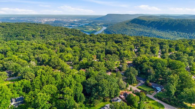 321 Signal Mountain Boulevard, Signal Mountain, TN 37377