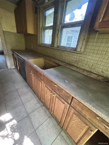 13949 Cherrylawn Street, Detroit, MI 48238