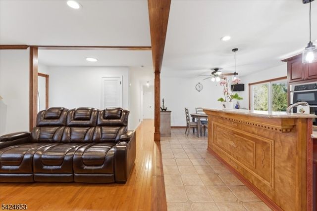 16 Hogback Rd, Franklin Twp., NJ 08867