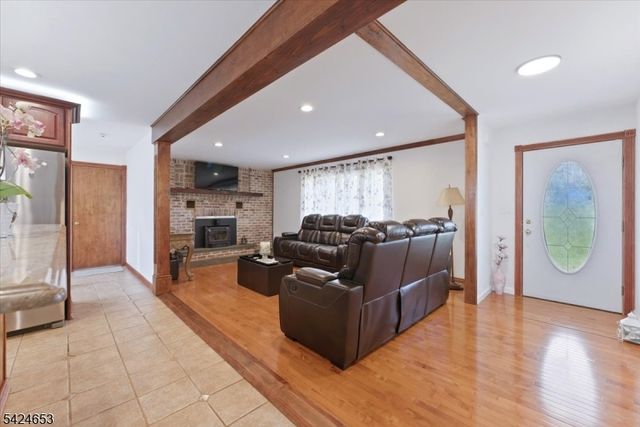 16 Hogback Rd, Franklin Twp., NJ 08867