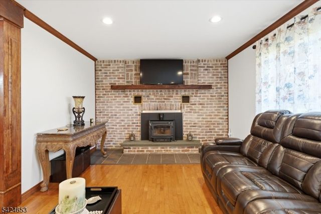 16 Hogback Rd, Franklin Twp., NJ 08867