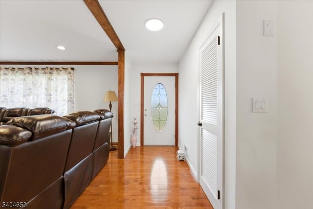 16 Hogback Rd, Franklin Twp., NJ 08867